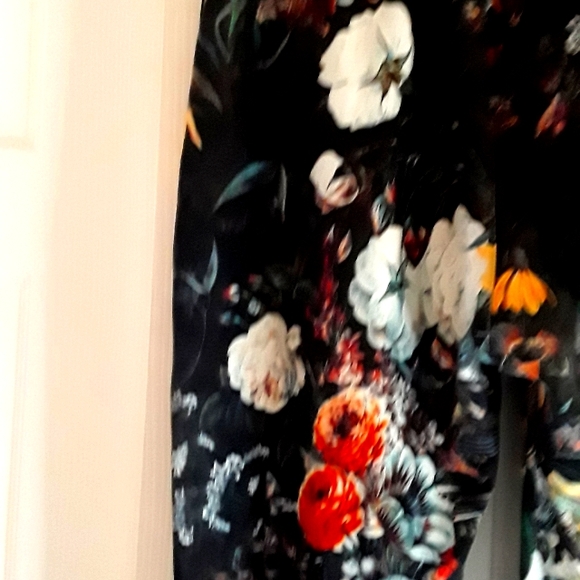 Beauty and beast vivid tropical image size large joggers - Picture 13 of 13